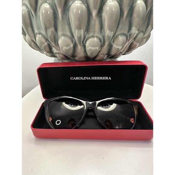 CAROLINA HERRERA SHE892K 5617 COL.0752 140 Tortoise Brown Stripes Sunglasses - Picture 2 of 14